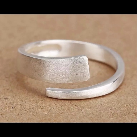 Silver ring - Picture 2 of 4